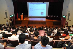 Some 200 participants attended the public seminar, including 150 secondary school teachers and tertiary students, and 50 academic staff from tertiary institutions and statistical practitioners.